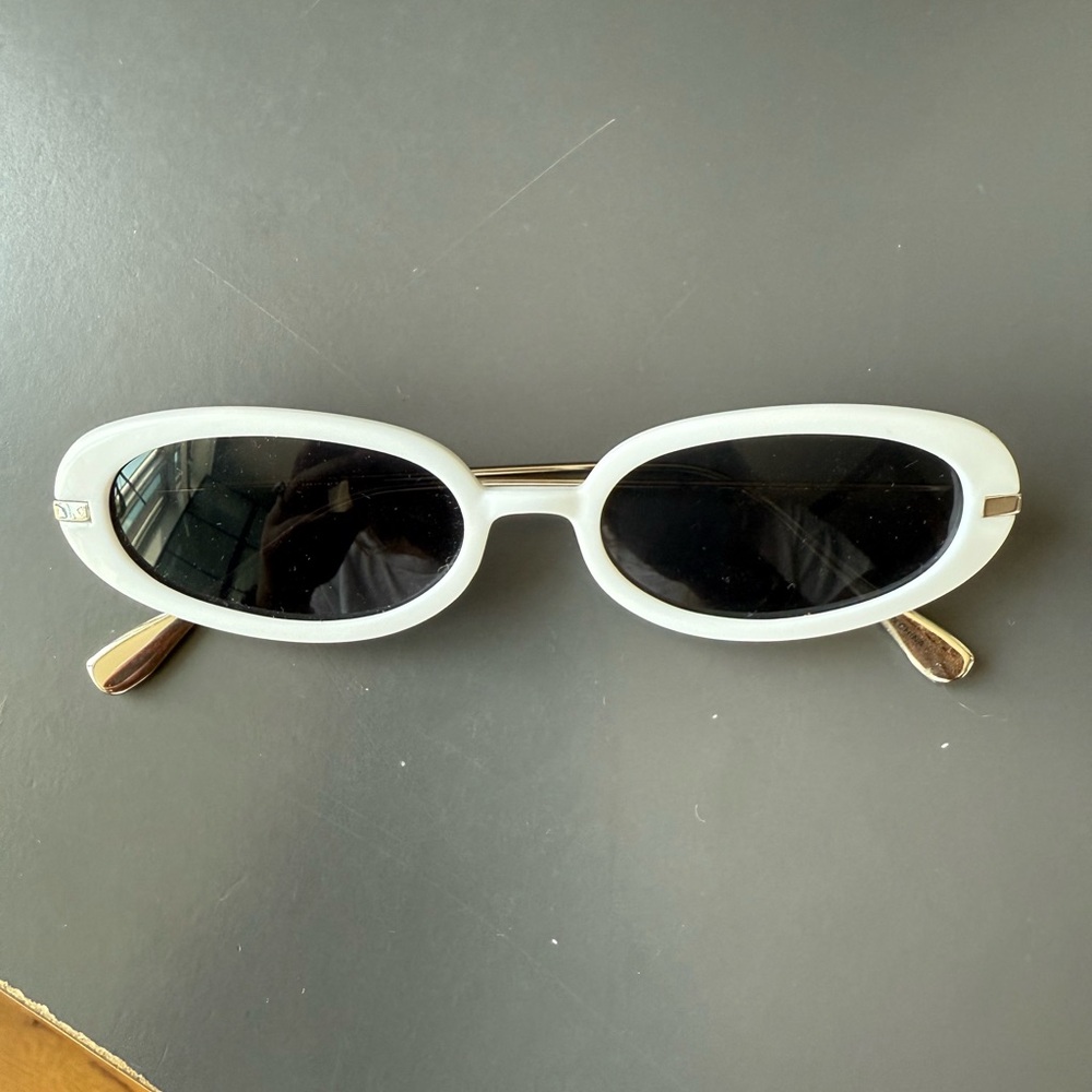 Chic White Oval Sunglasses